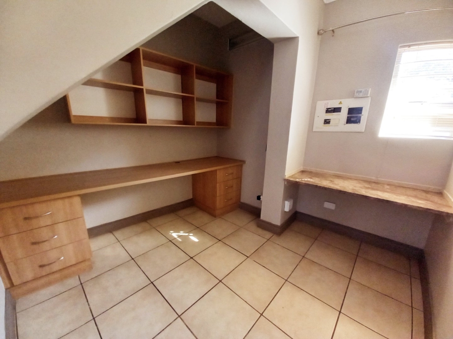 To Let 2 Bedroom Property for Rent in Dassie Rand North West